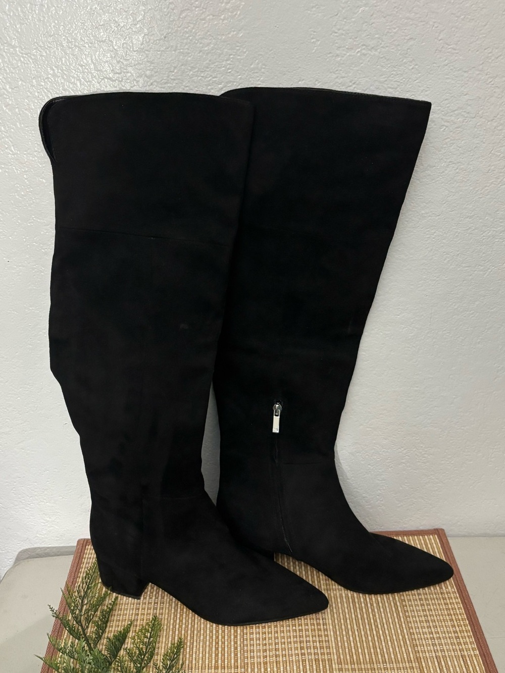 Marc Fisher LTD Woman LOTTIE Pointed Toe Over The Knee Boot Size: 8M